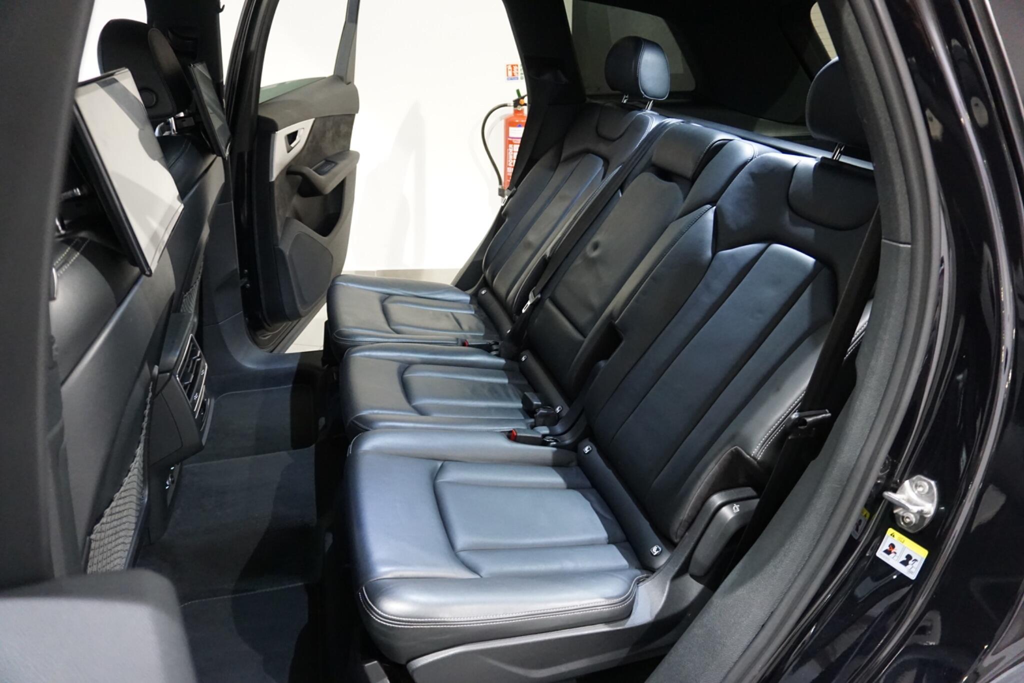 Audi Q7 3.0 TFSIe V6 55 S line SUV 5dr Petrol Plug-in Hybrid Tiptronic quattro Euro 6 (s/s) 17.9kWh (381 ps)